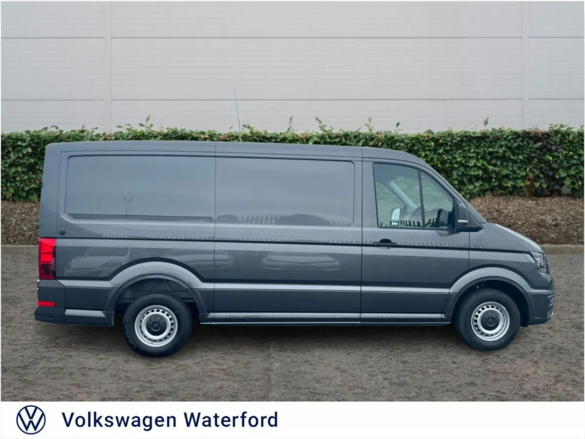 Volkswagen Crafter Highline 35 MWB 177HP M6F 5DR - Image 4