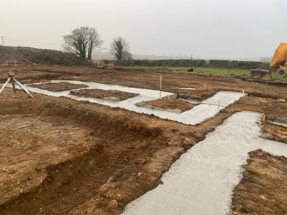 Building works/ groundwork Excavator with operator - Image 4