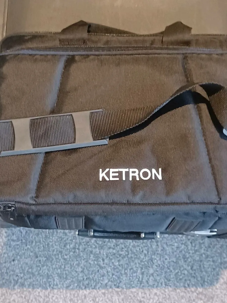 Ketron Midjay + tracks + accessories - Image 2