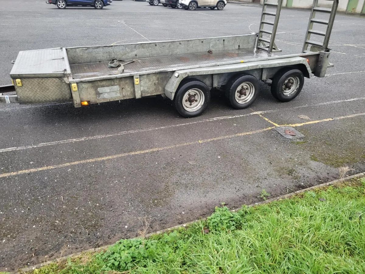 Predator tri-axel plant trailer 13ft6 by 6ft2 - Image 1