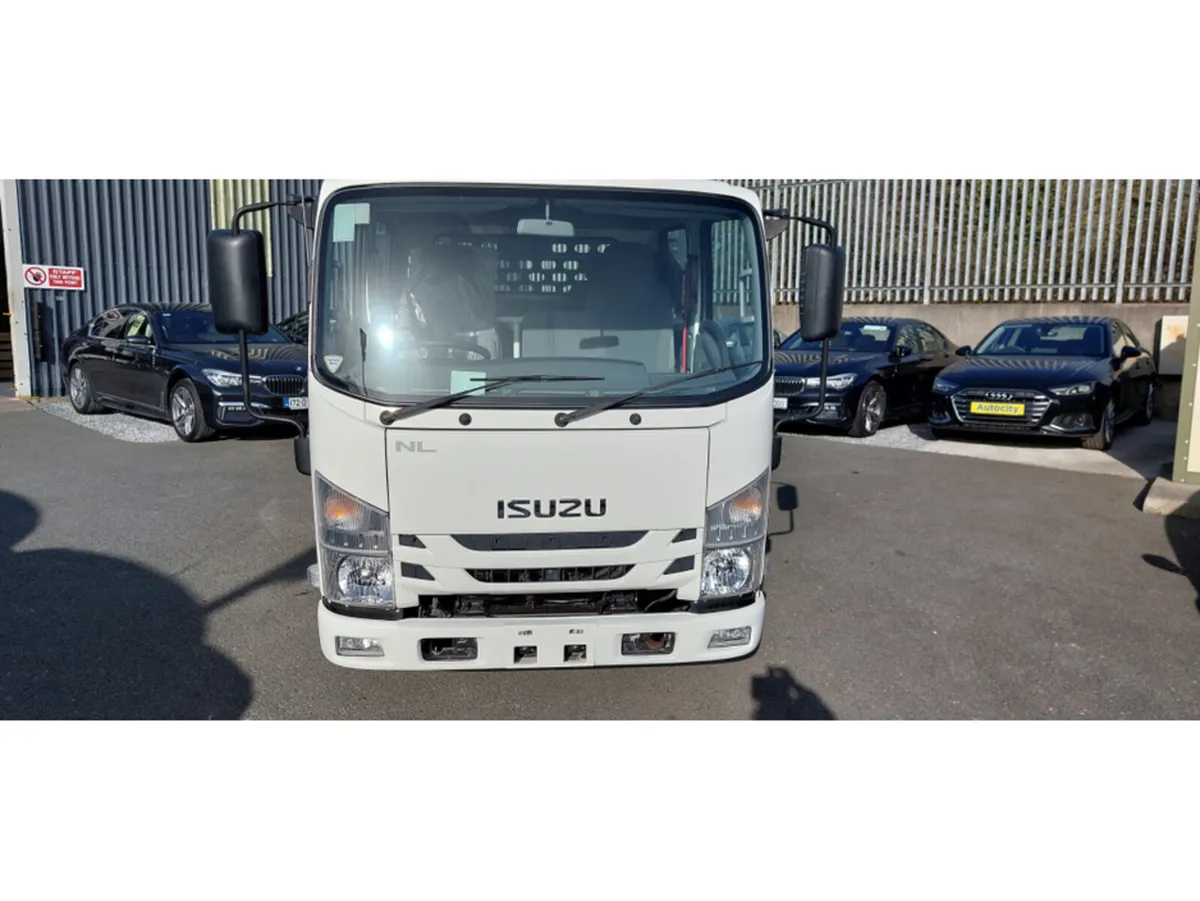 Isuzu NNR CREWCAB 3.5TON - Image 2