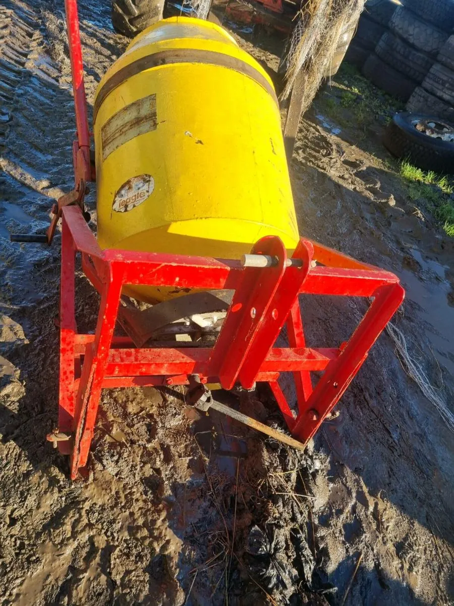 Tractor cement mixers - Image 1
