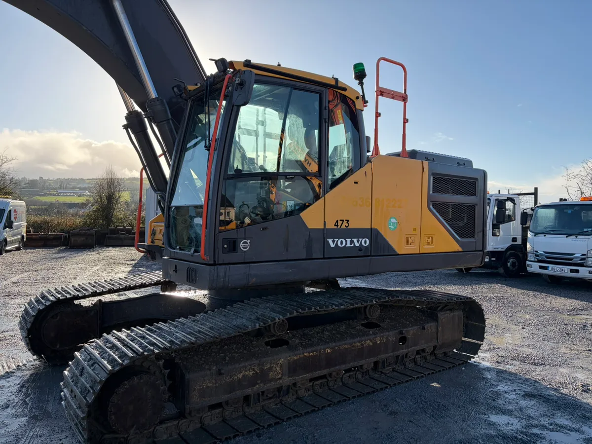 Volvo 250 EL excavator - Image 2