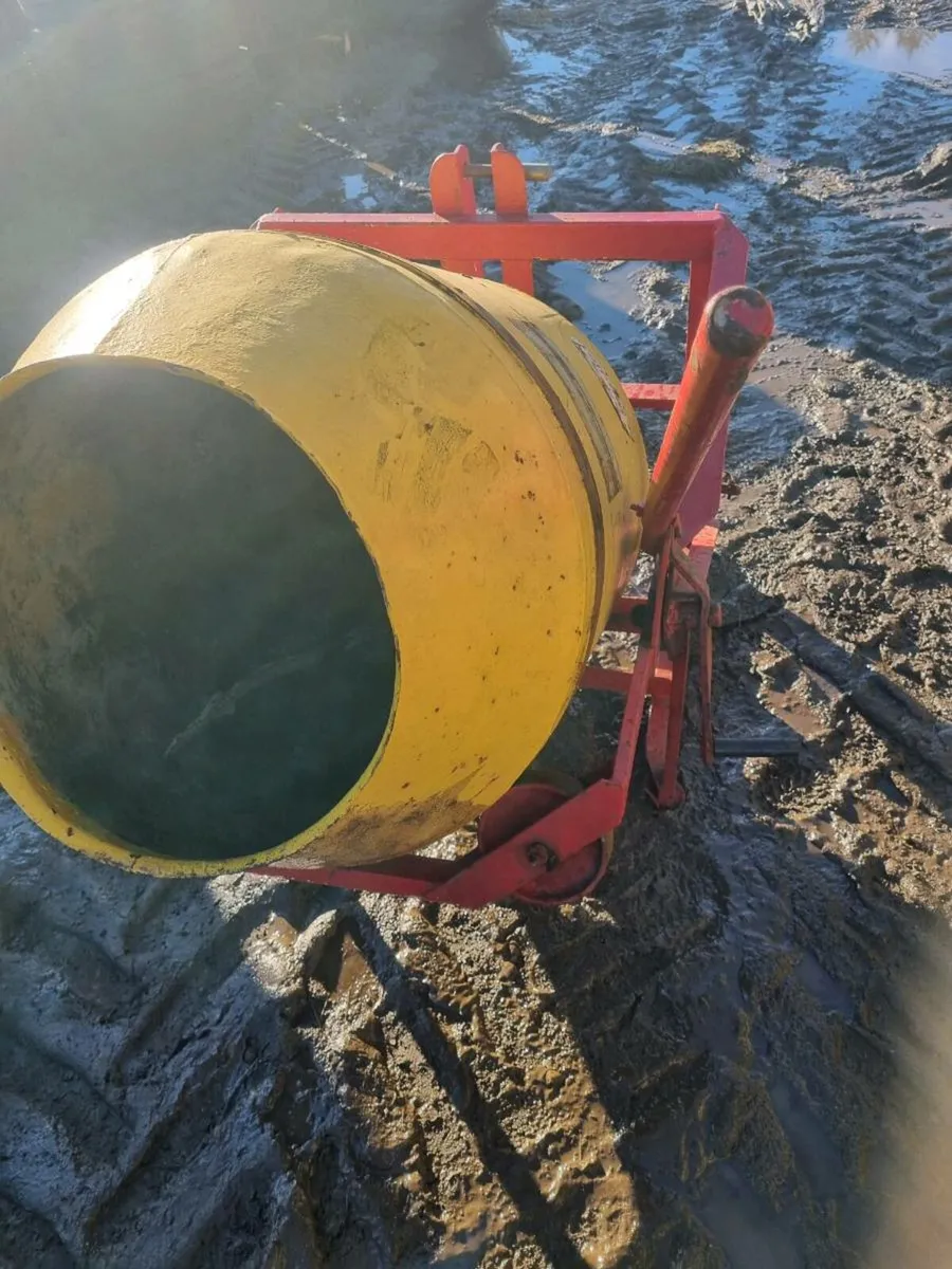 Tractor cement mixers - Image 3