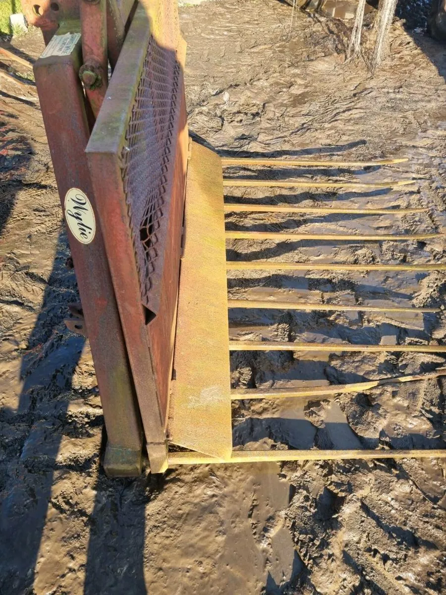 Push off buckrakes - Image 3