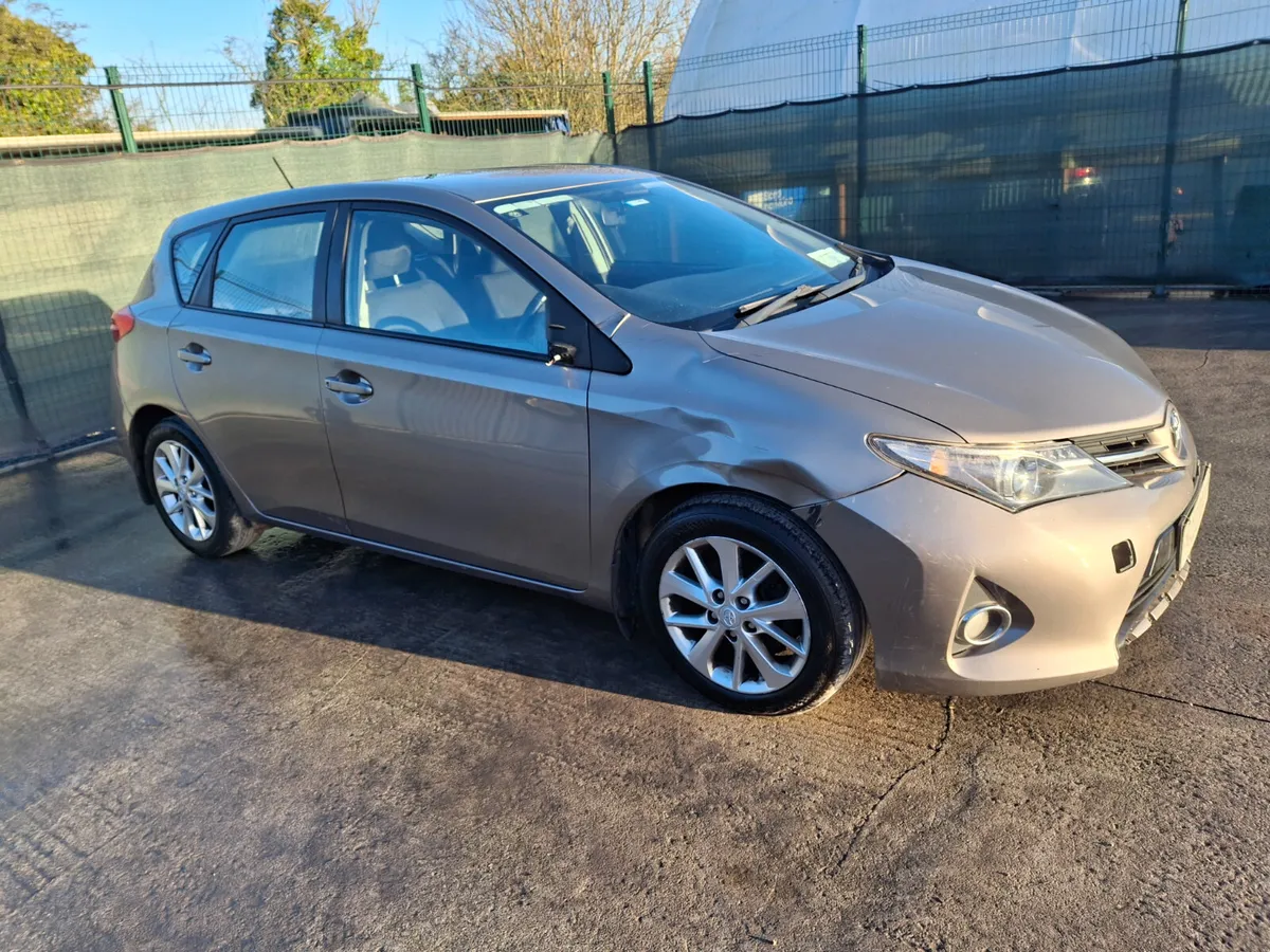 2014 Toyota Auris 1.4 D4D - Image 2