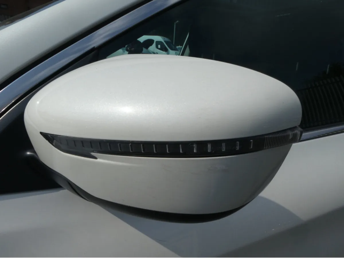 Nissan Qashqai DSL SE VAN MY20 4DR plus vat - Image 4