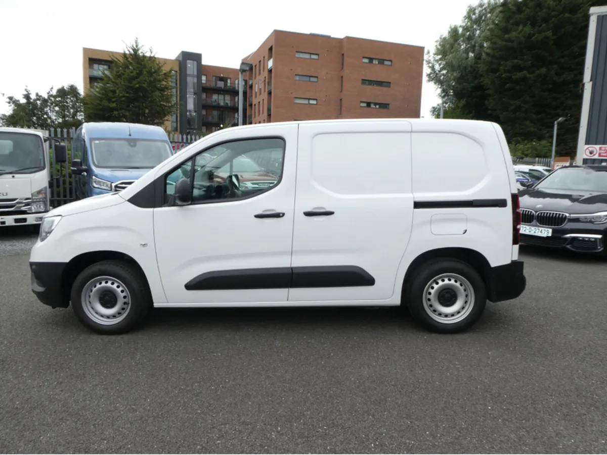Opel Combo CARGO L1H1 3 Seats PLUS VAT doe 08/26 - Image 4