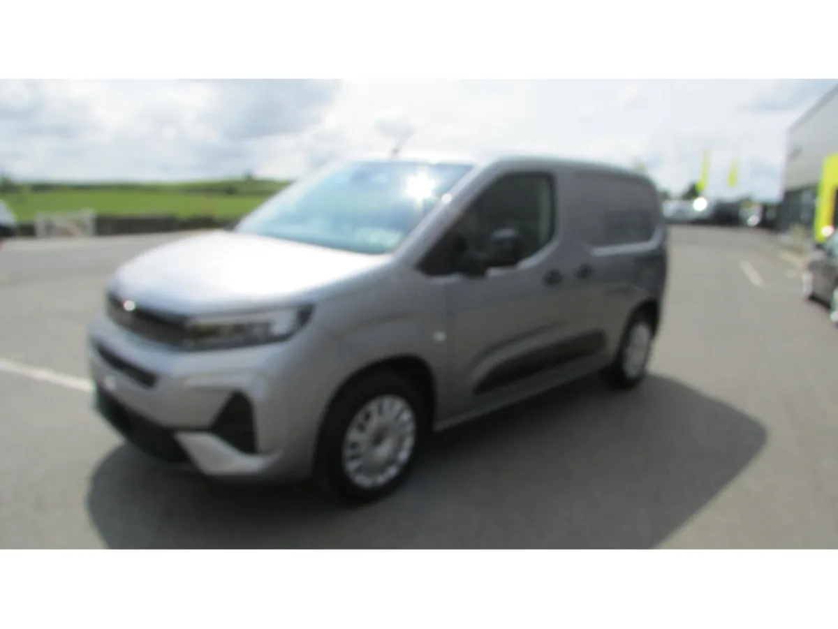 Opel Combo SPORTIVE 1.5 D-TURBO - Image 3