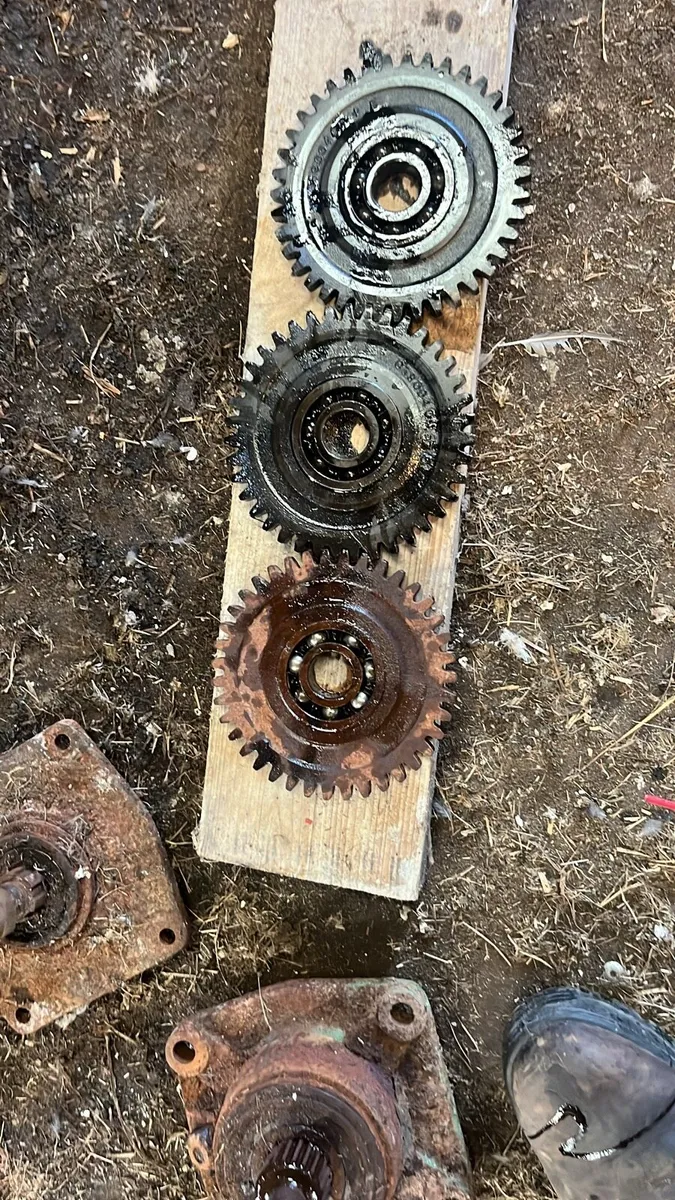 Shed clear out of machinery parts - Image 4