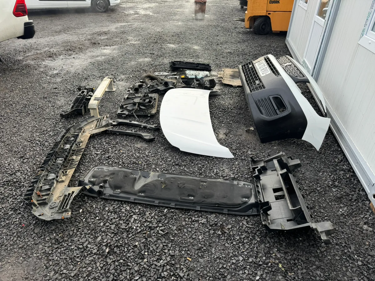 2020 Peugeot Partner Front end parts. - Image 2