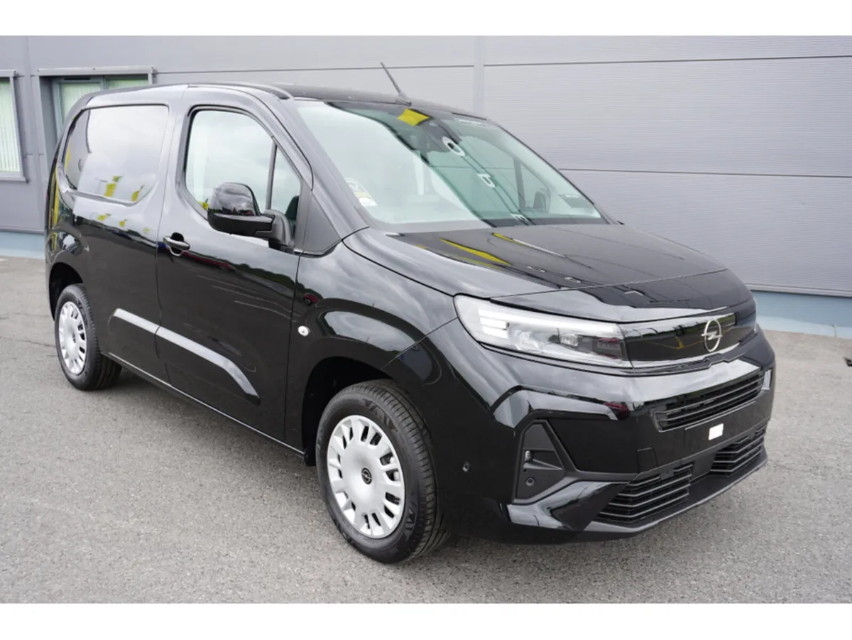 Opel Combo SPORTIVE 1.5 D-TURBO - Image 2