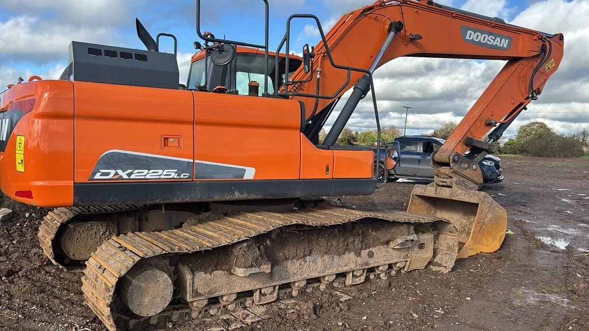 2021 225 Doosan - Image 3