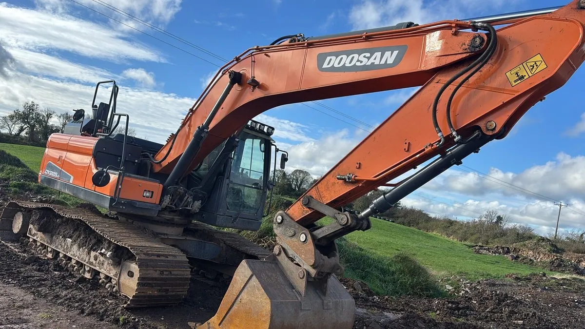 2021 225 Doosan - Image 4