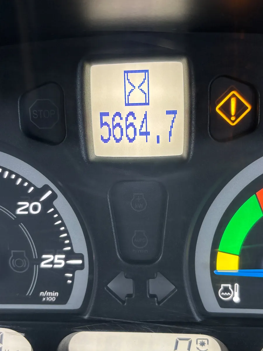 New Holland T7.225 - Image 2