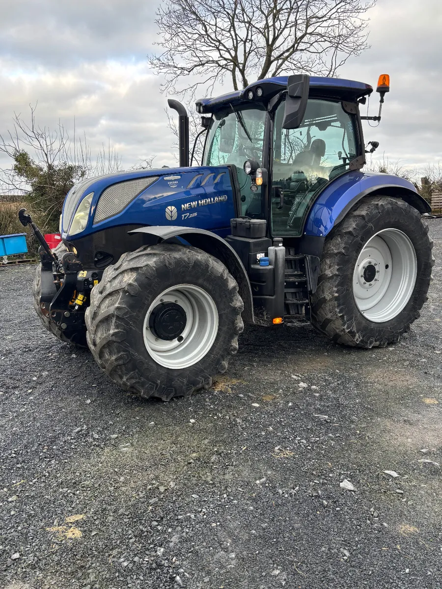 New Holland T7.225 - Image 2