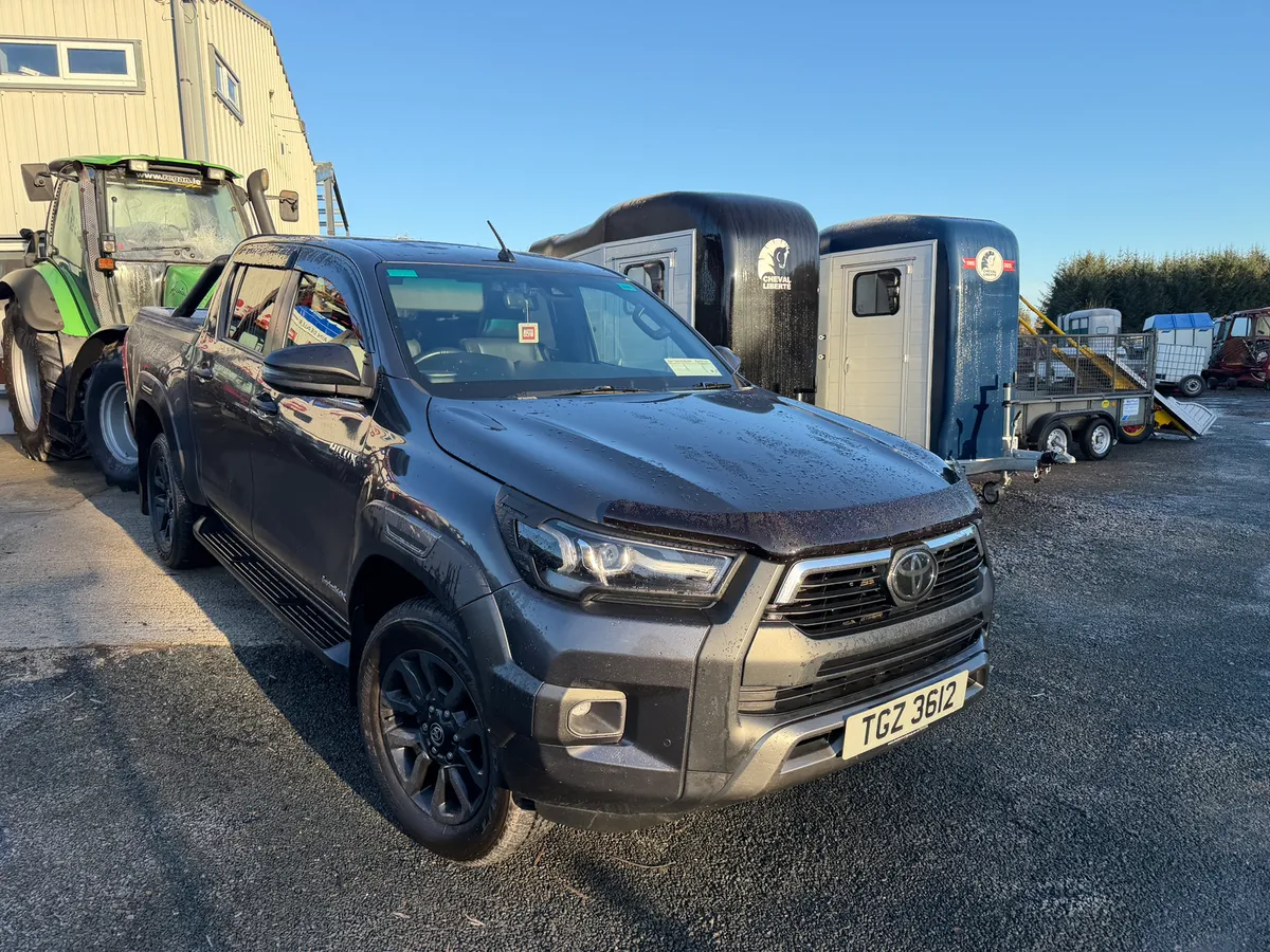2021 Toyota Hilux Invincible x - Image 2