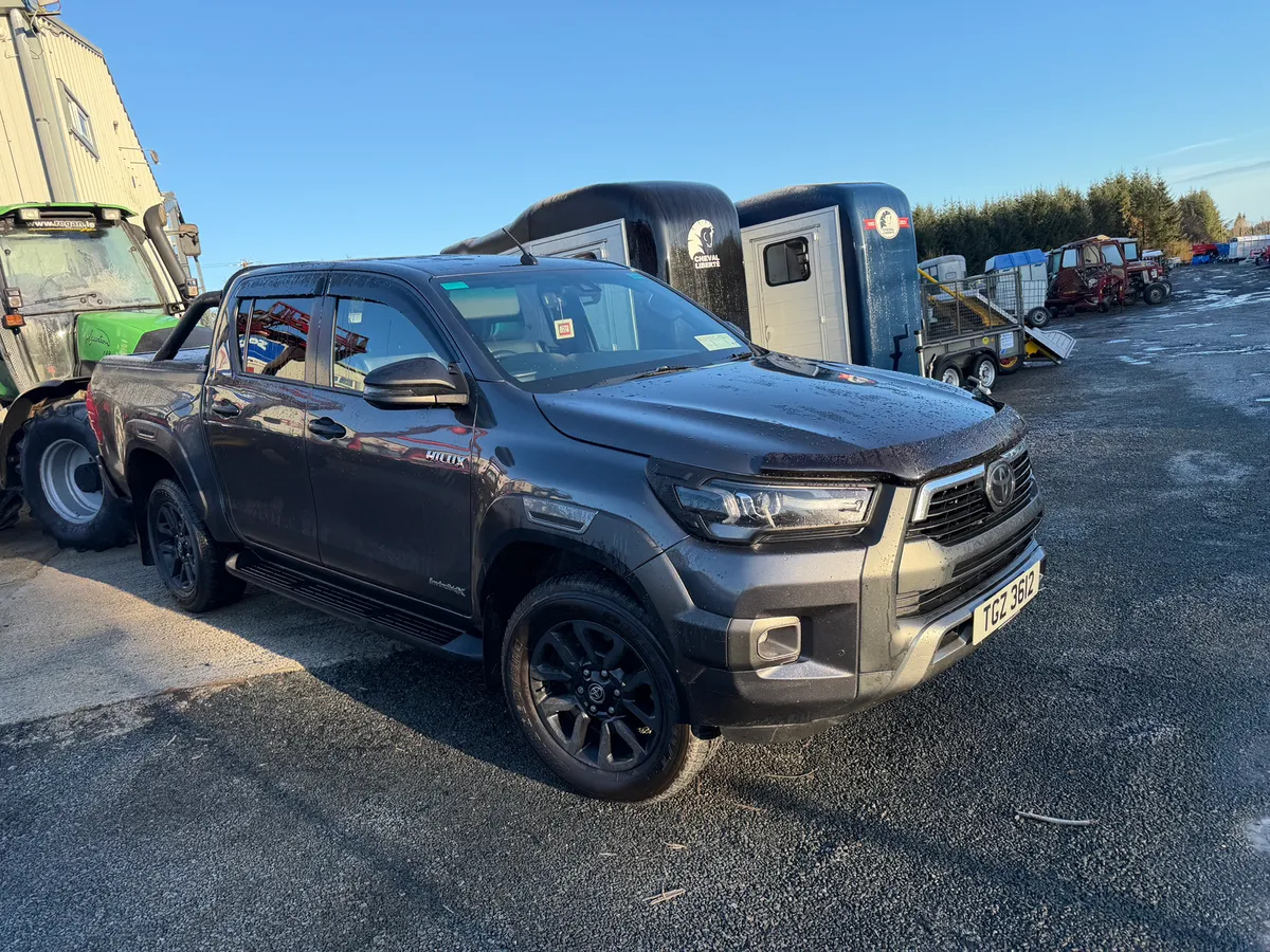 2021 Toyota Hilux Invincible x - Image 4