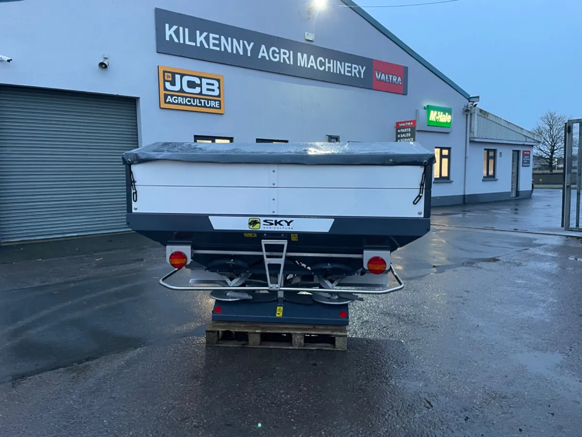 Sky DX 20 + Fertiliser spreader - Image 1