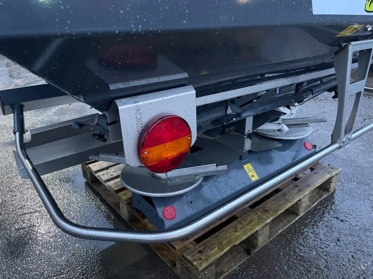 Sky DX 20 + Fertiliser spreader - Image 3