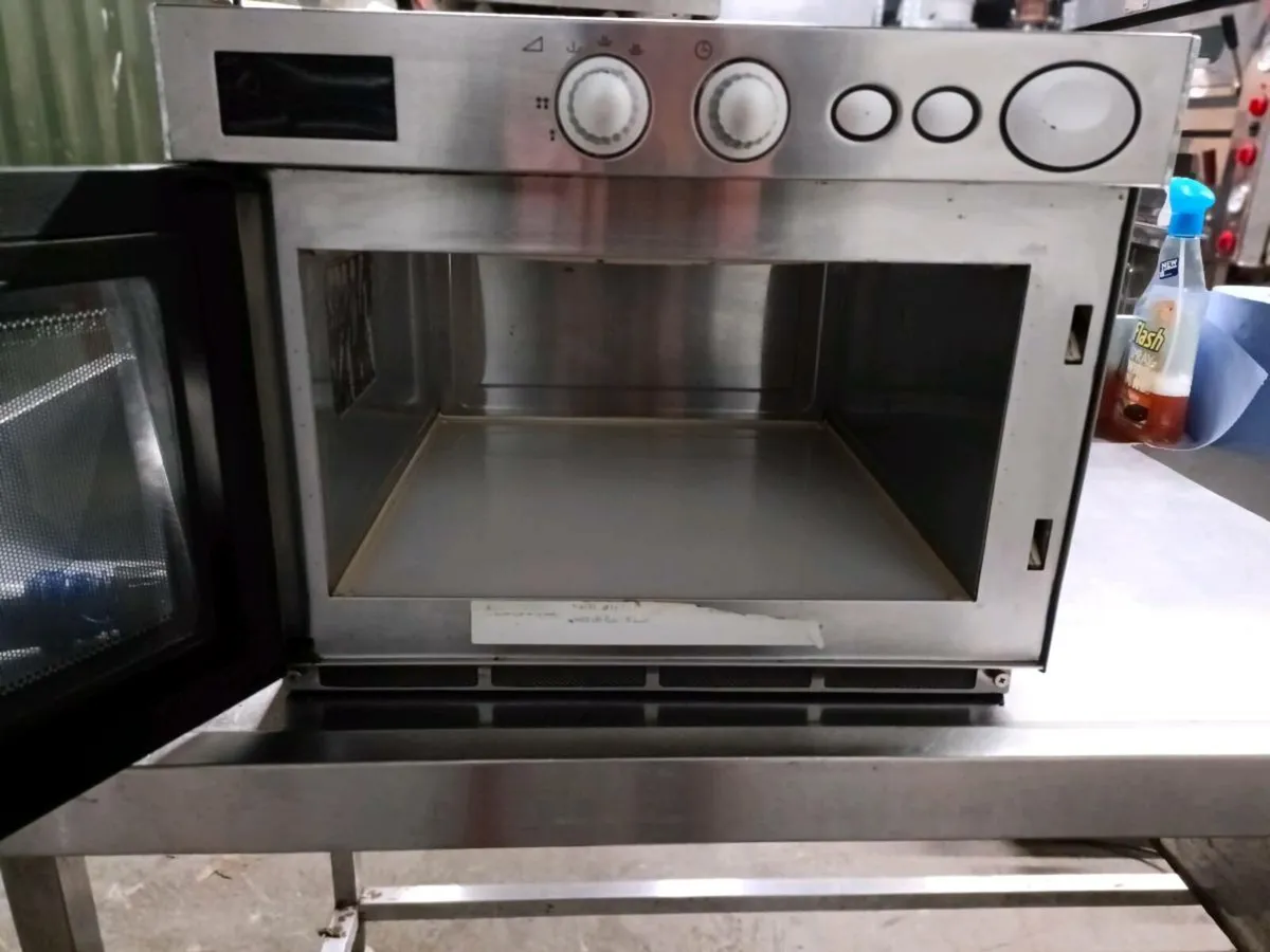 Samsung heavy duty commercial microwave - Image 1