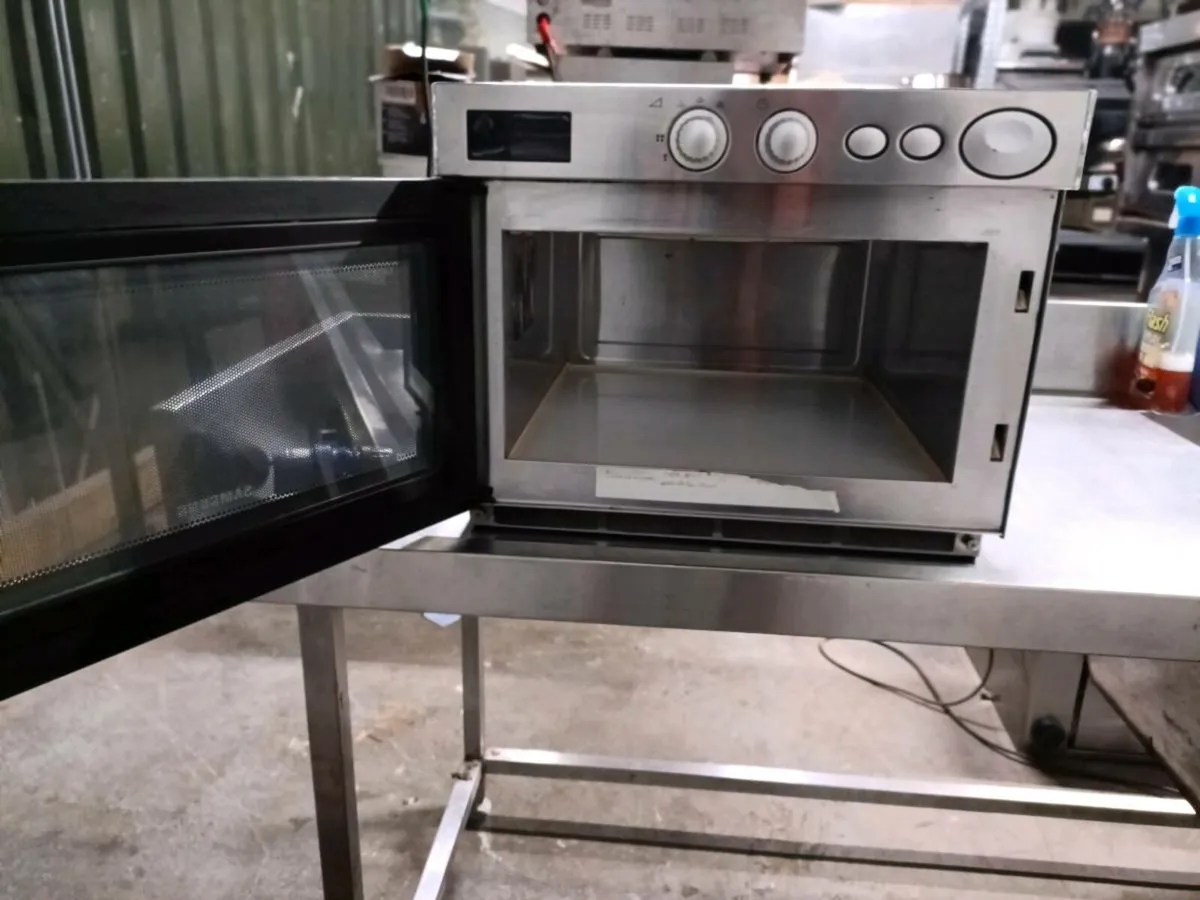 Samsung heavy duty commercial microwave - Image 2