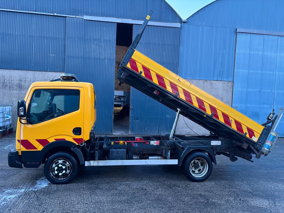 2015 Nissan Cabstar NT400 45.150 - Image 2