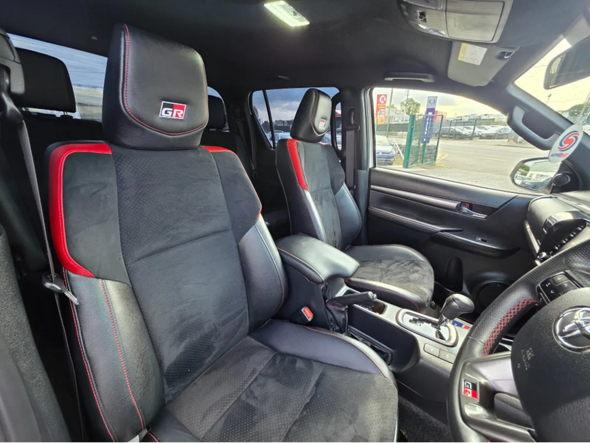 Toyota Hilux 2.4D GR EDITION 360 REV CAMERA 4X4 HA - Image 4