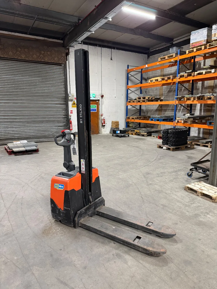 Toyota 1000kg Pallet Trucks - Image 1