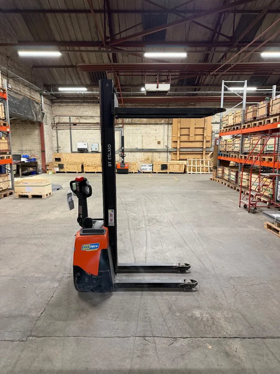 Toyota 1000kg Pallet Trucks - Image 4