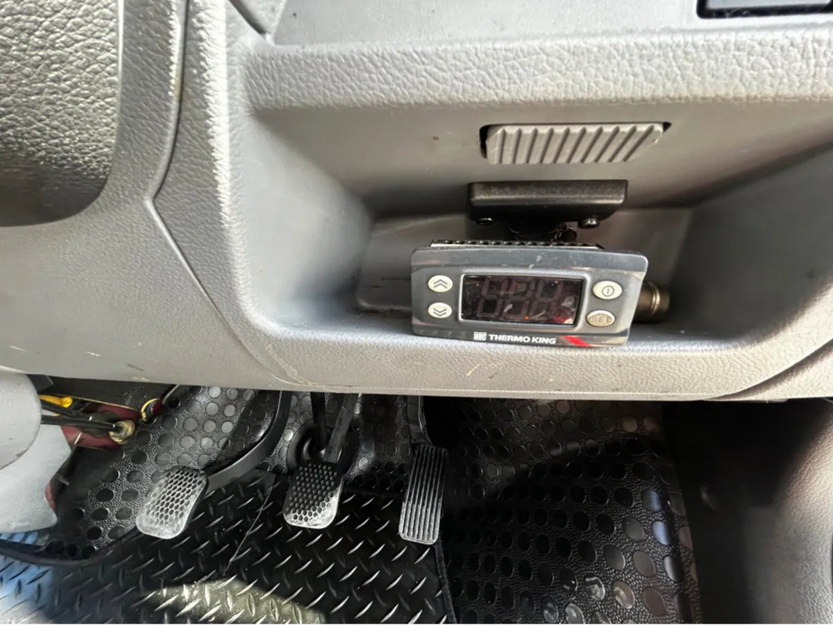 LDV V80 LDV V80 SHORT WHEEL BASE FRIDGE VAN  EURO - Image 4