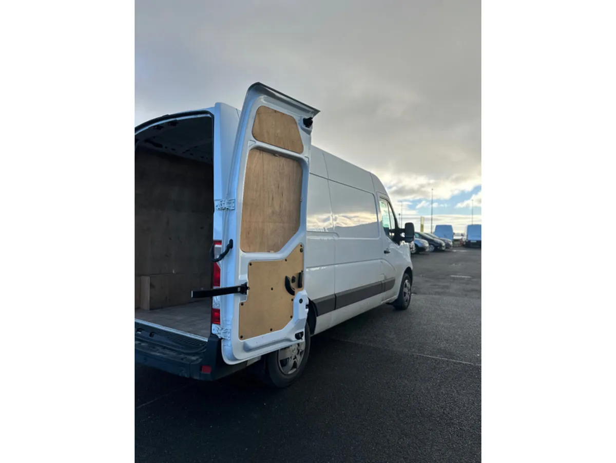 Nissan Interstar L2 H2 135 FWD 6E 5DR €23000 +Vat - Image 4