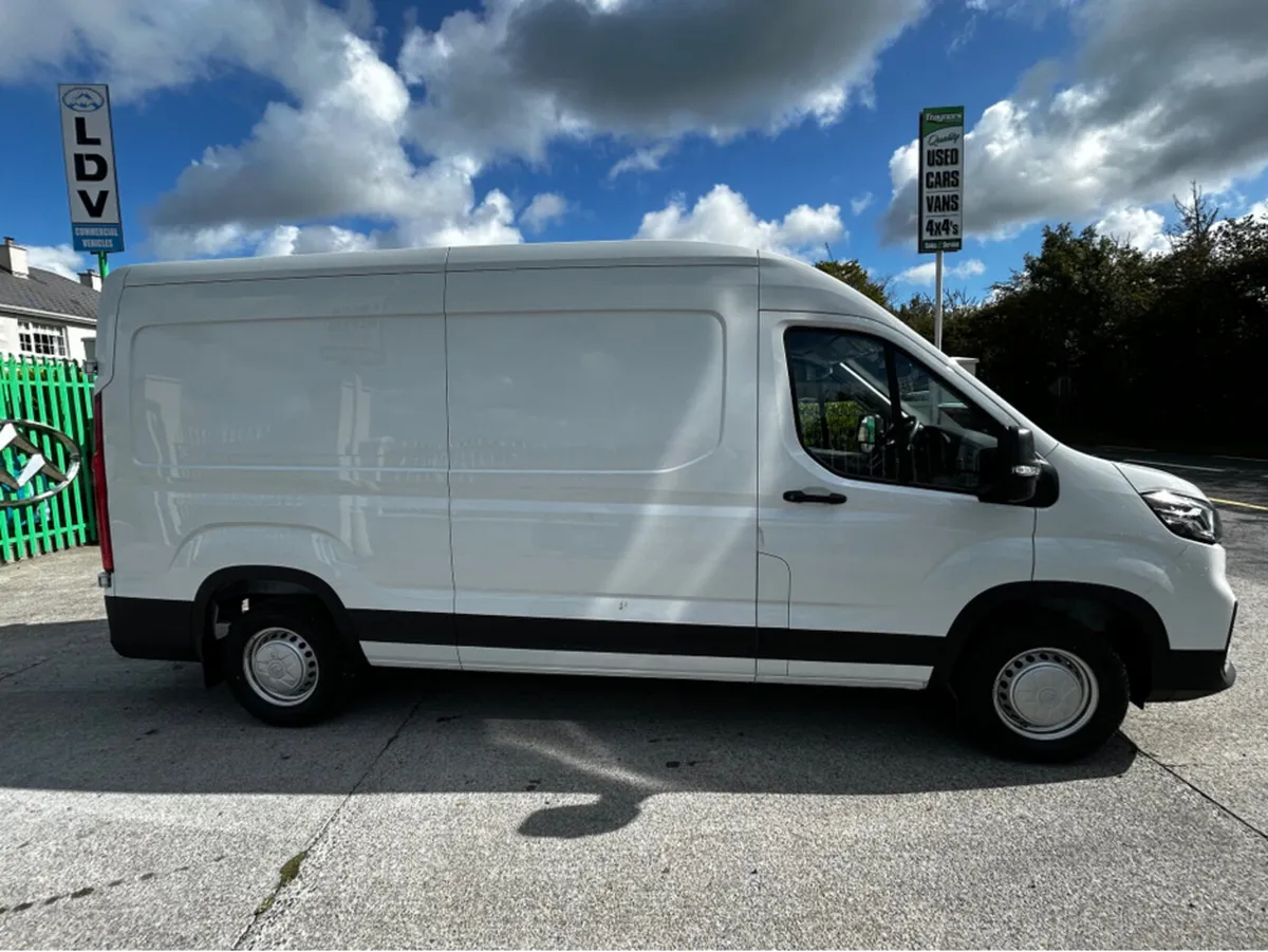 Maxus DELIVER 9 RWD D 9 WITH ENTERTAINMENT PACK - Image 4