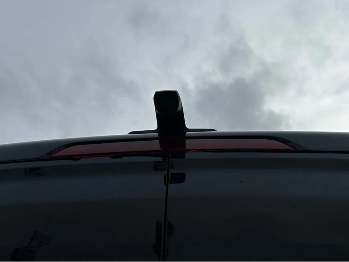 Maxus DELIVER 9 FWD IN BLACK METALLIC - Image 3