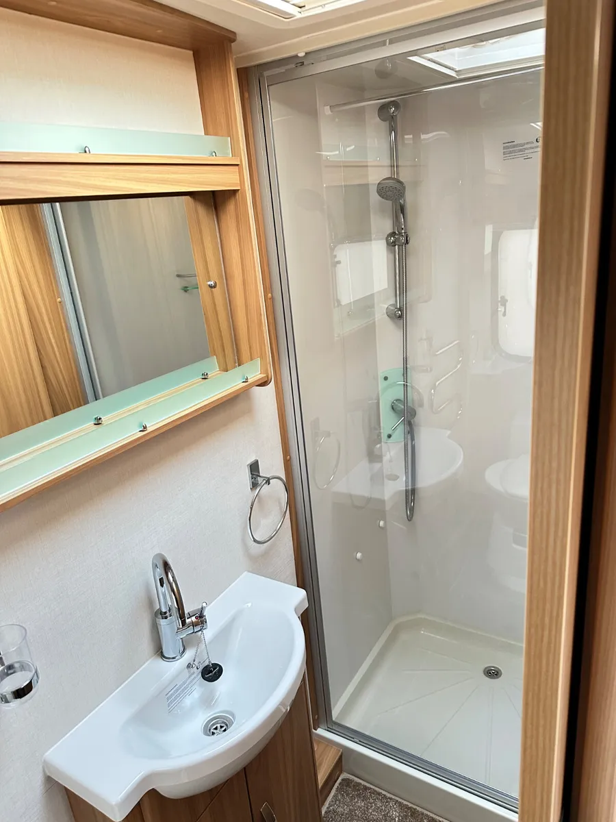 ✨STUNNING LUNAR DELTA TI 4 BERTH ISLAND BED✨ - Image 3