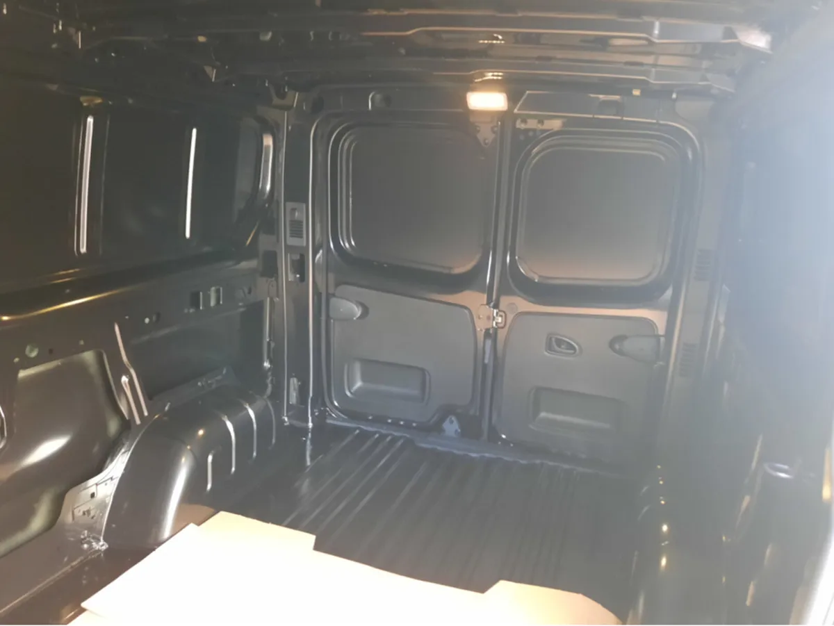 Nissan Primastar 2.0 130BHP SV PREMIUM LWB - Image 4