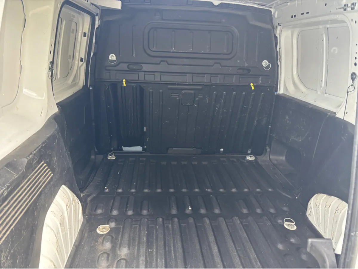 Citroen Berlingo LX 1.5 BLUEHDI  12 MONTHS WARRANT - Image 4