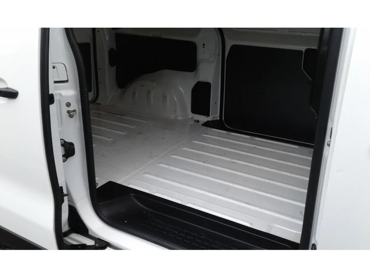 Peugeot Expert ACTIVE STANDARD 1.5 HDI 100 4DR - Image 2