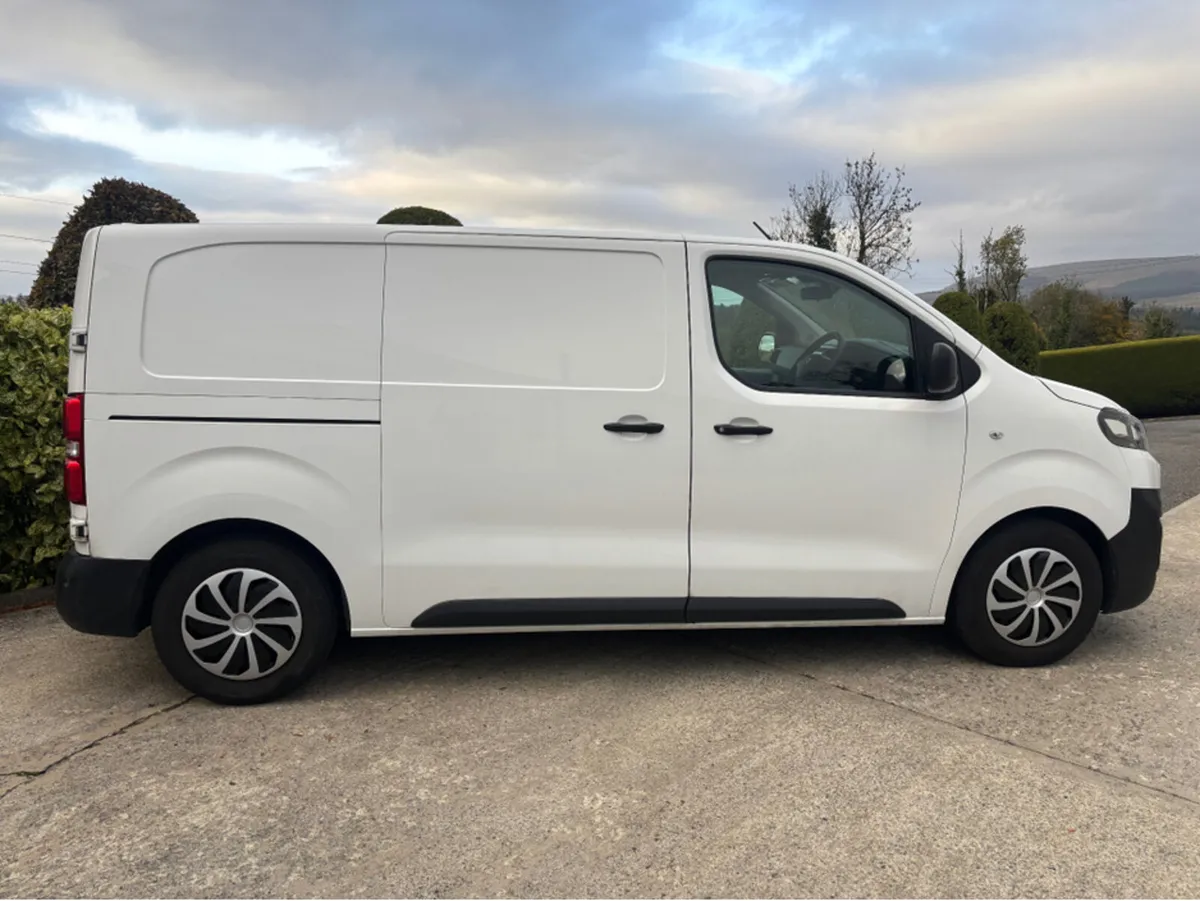 Citroen Dispatch MWB ENT 1.5 BLUE HDI 120 6MT 4 - Image 3
