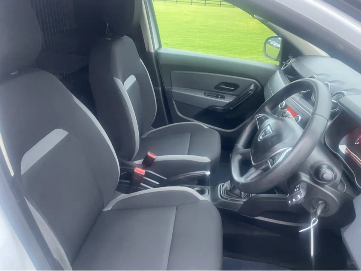Dacia Duster ESENTIAL BLUE DCI 115 - Image 4
