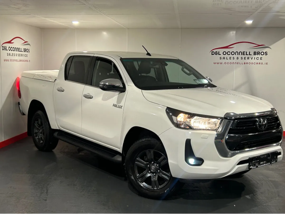 Toyota Hilux 2.4 DOUBLE CAB SR5 4DR - Image 1