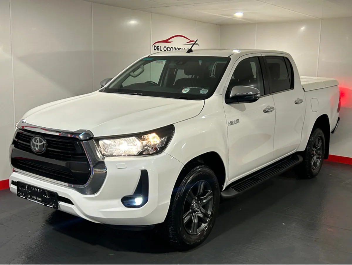 Toyota Hilux 2.4 DOUBLE CAB SR5 4DR - Image 2