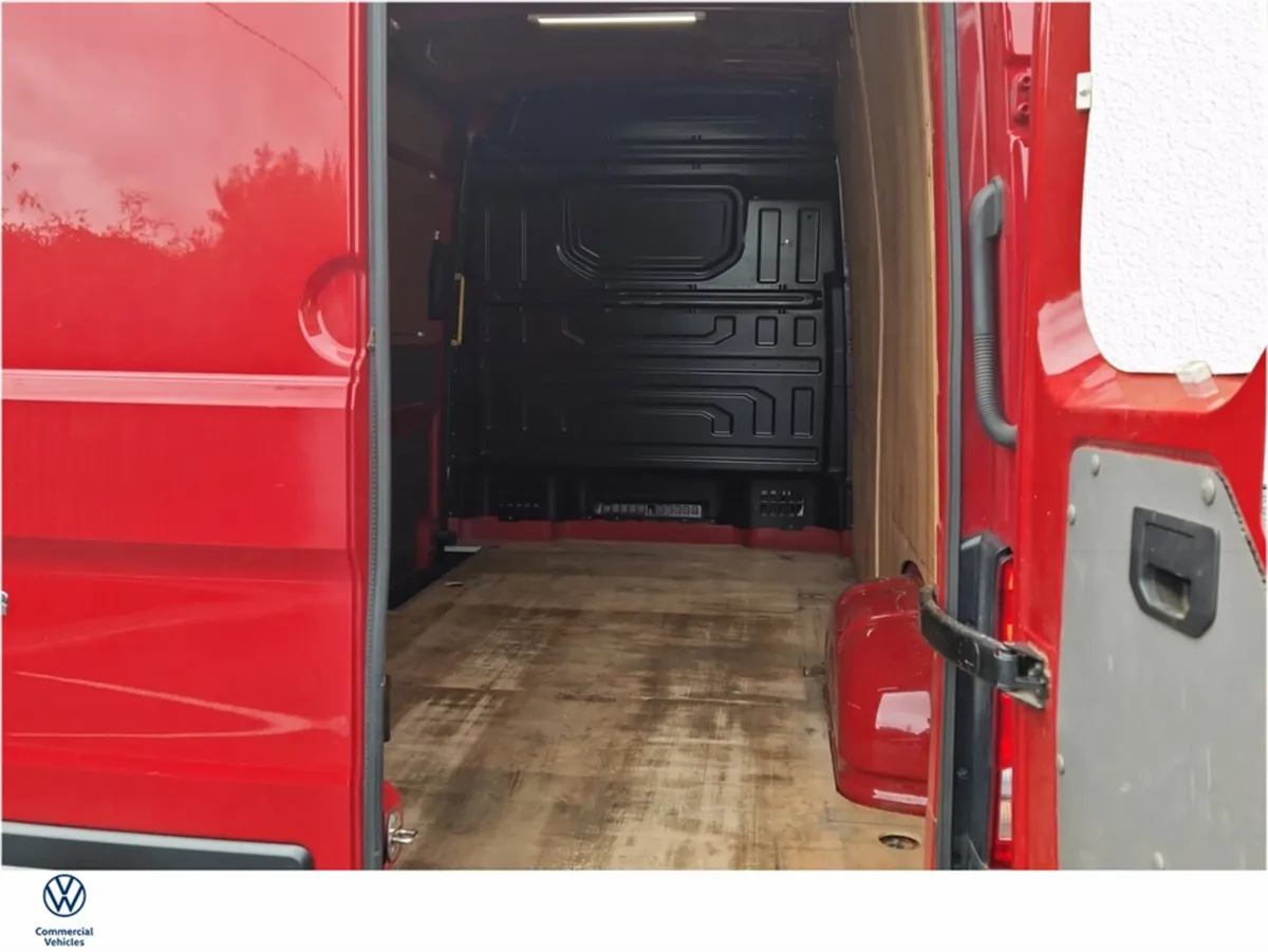 Volkswagen Crafter 30 MWB 140BHP M6F 5DR - Image 4