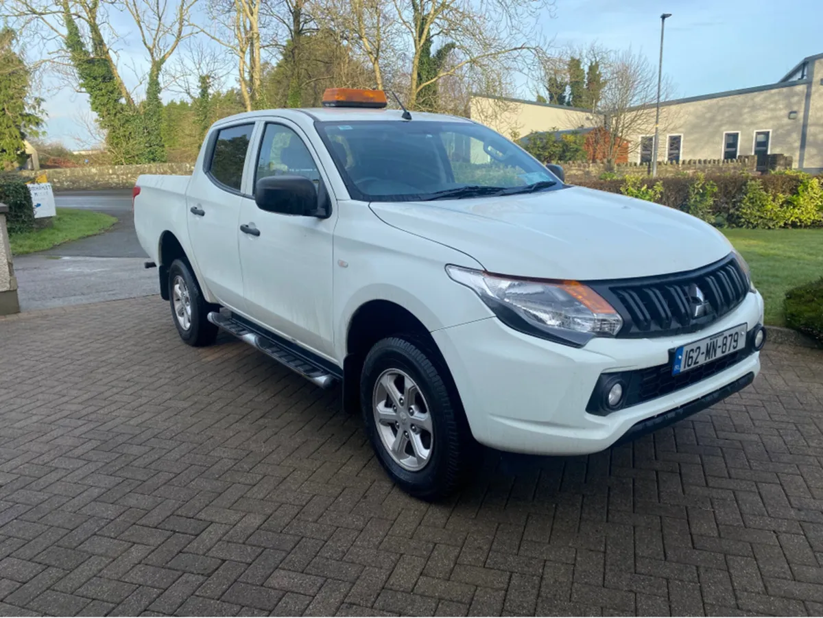 Mitsubishi L200 DID 4LIFE 4DR 2.5 CR 4WORK - Image 4