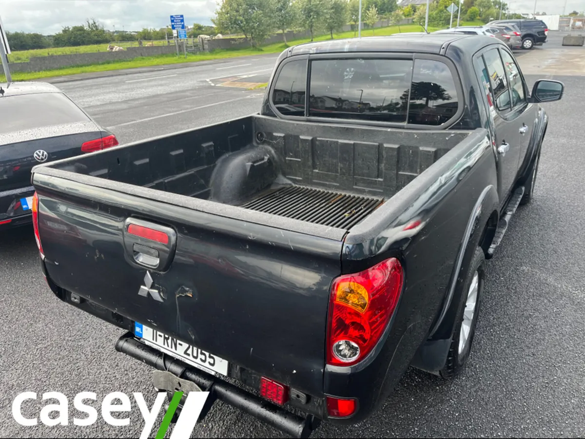 Mitsubishi L200 DID WARRIOR LB DCB 4X4 4 2.5 CR 4W - Image 3