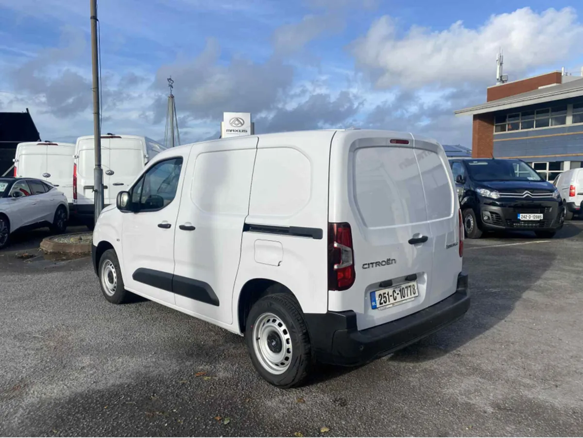 Citroen Berlingo LX PLUS BLUEHDI 100 MWB 650KG - Image 3