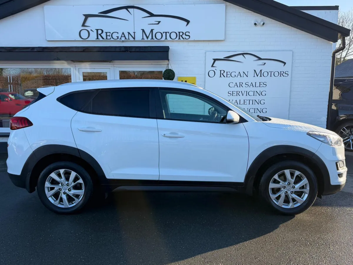 Hyundai Tucson 1.6 CRDI EXECUTIVE COMMERCIAL 5DR - Image 2