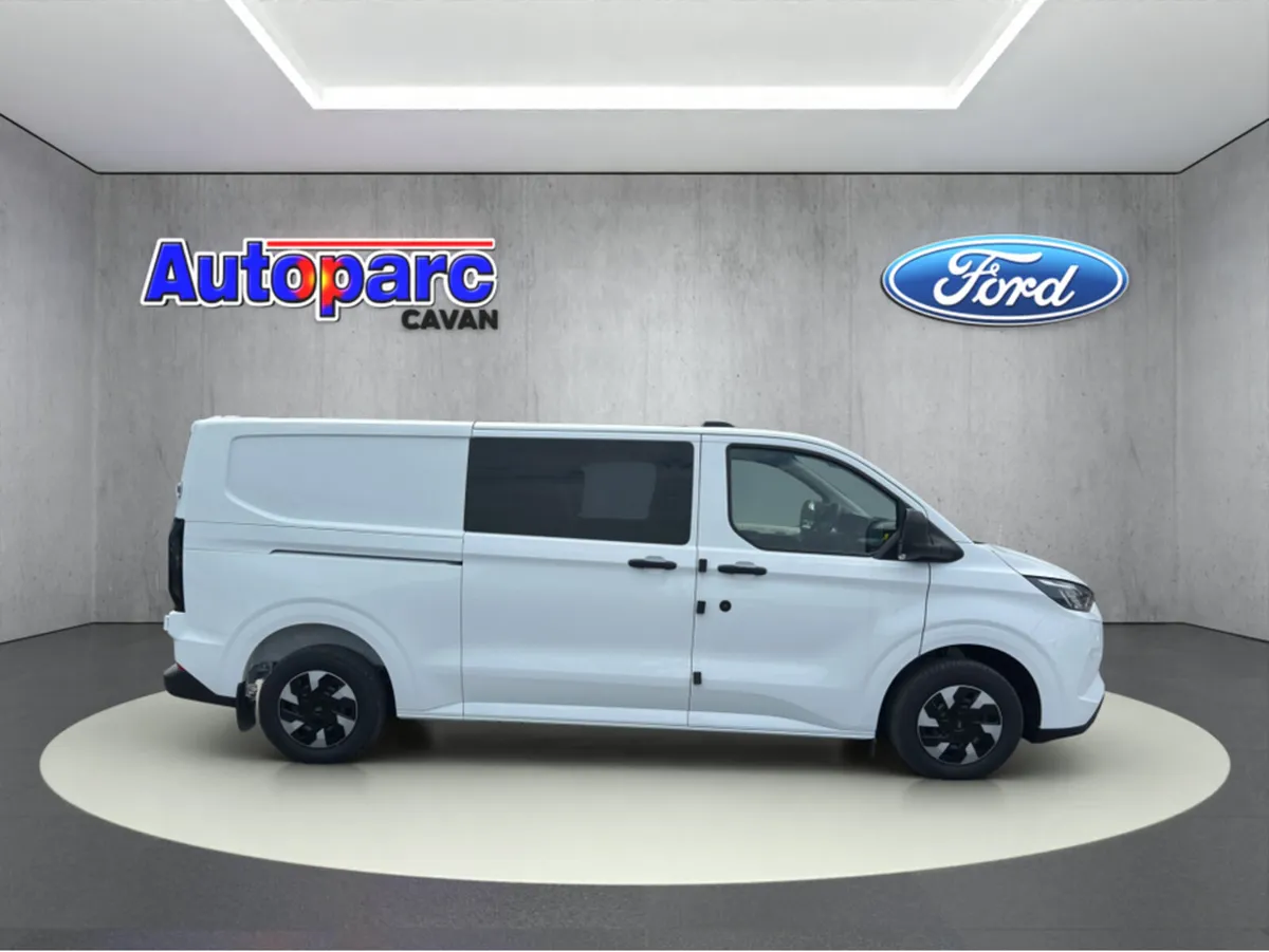 Ford Transit Custom Custom Crew Cab 2.5 PHEV 232PS - Image 2