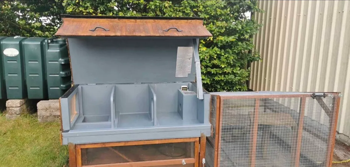 Rabbit, Guinea pigs hutch, large insulated - Image 3