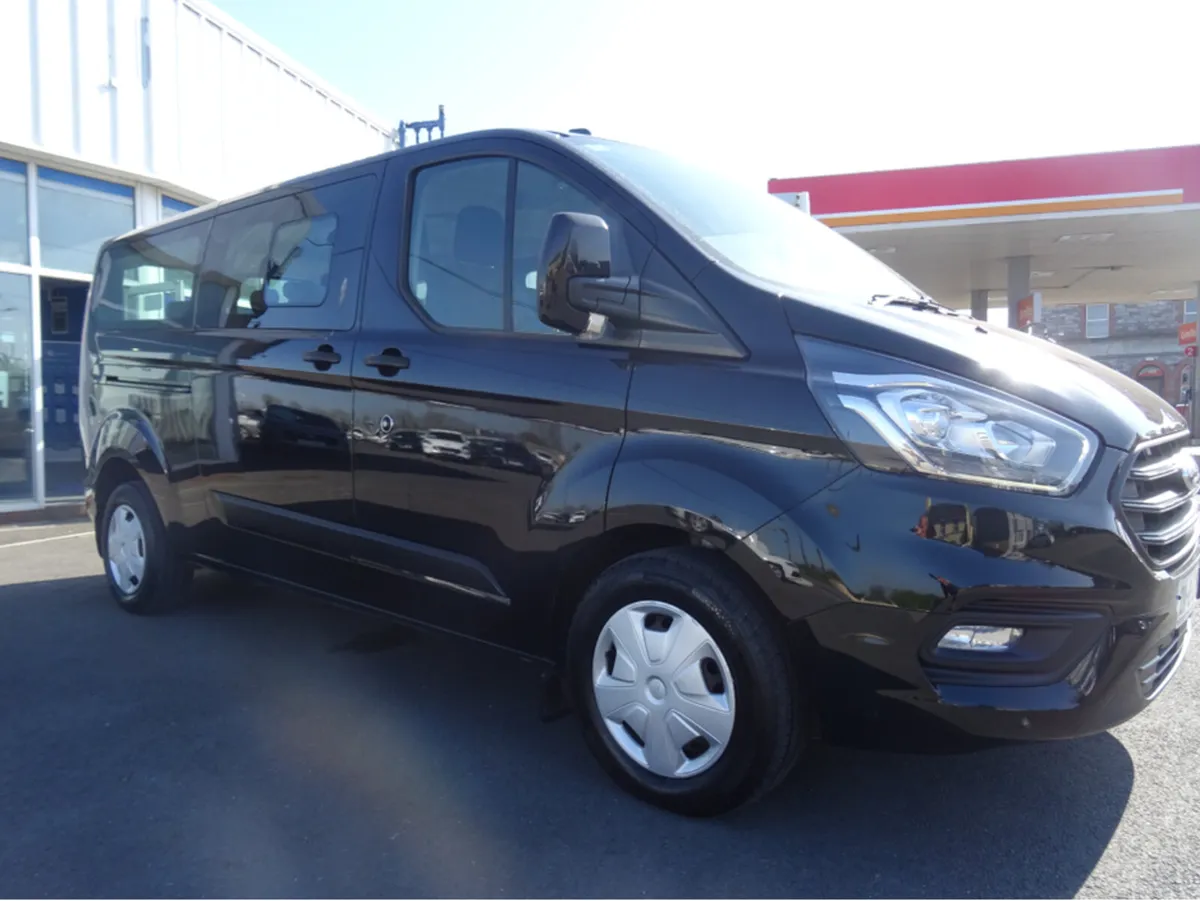 Ford Transit Custom KOMBI  9 SEATER TREND . 2.0L 1 - Image 1